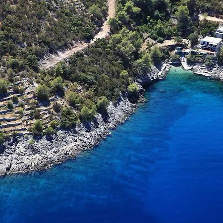 アパート Robinson Monte Cristo